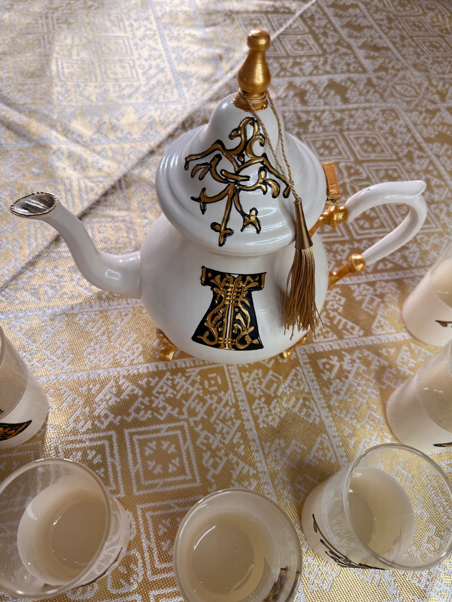 Tea kettle and Tea cups(6)
