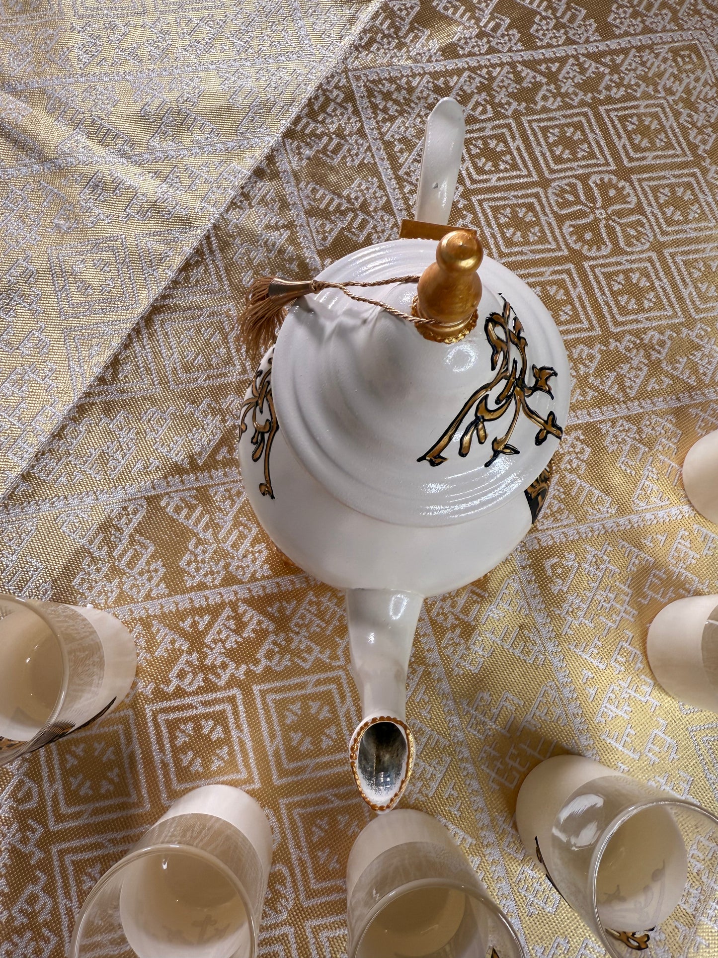 Tea kettle and Tea cups(6)