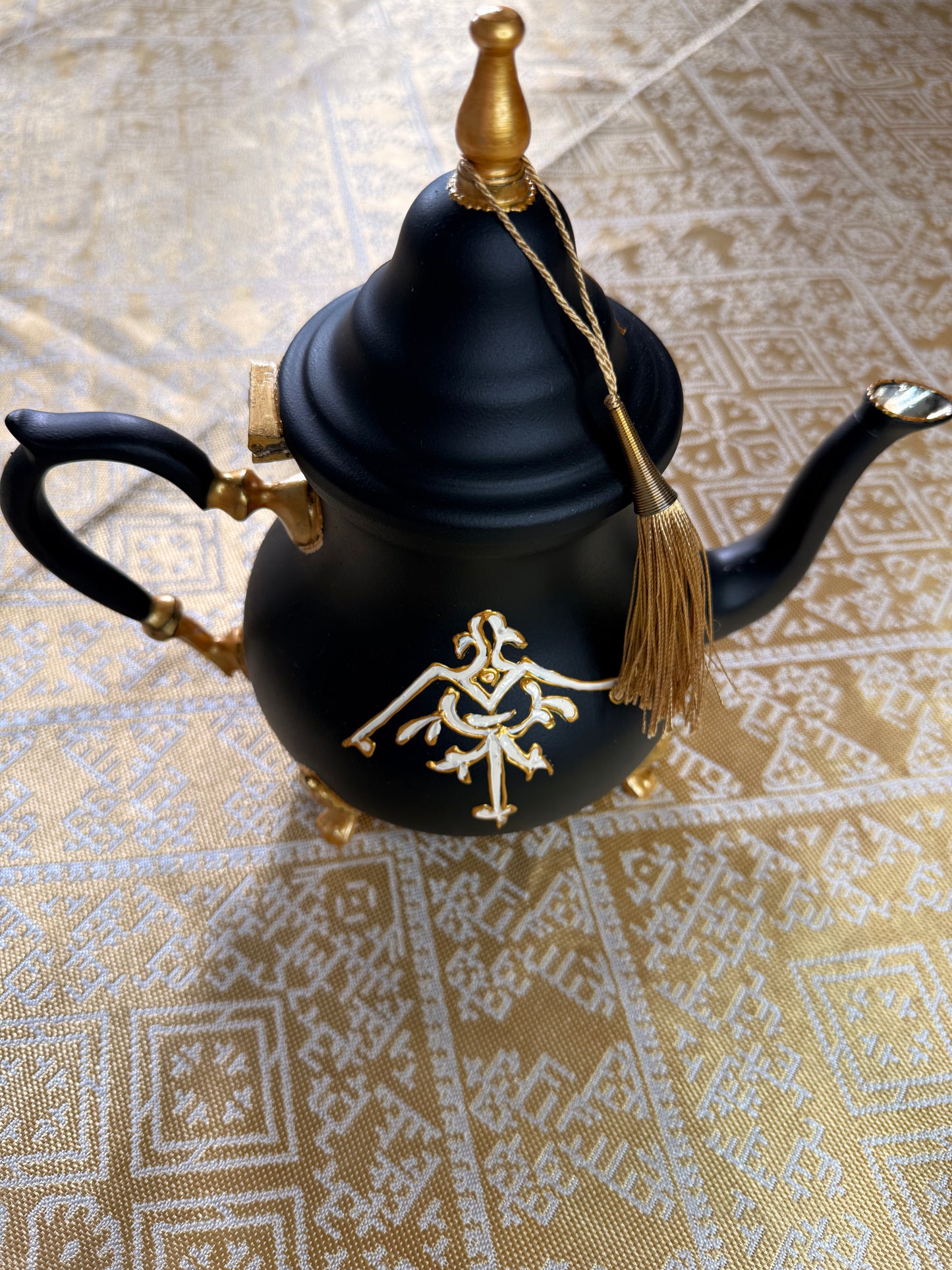 Tea cups (6) and Tea kettle