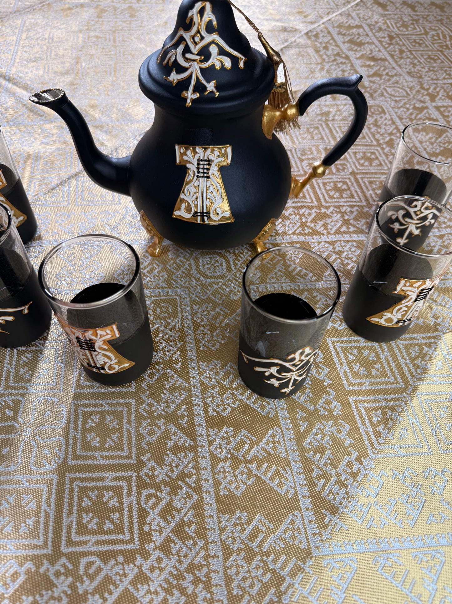 Tea cups (6) and Tea kettle