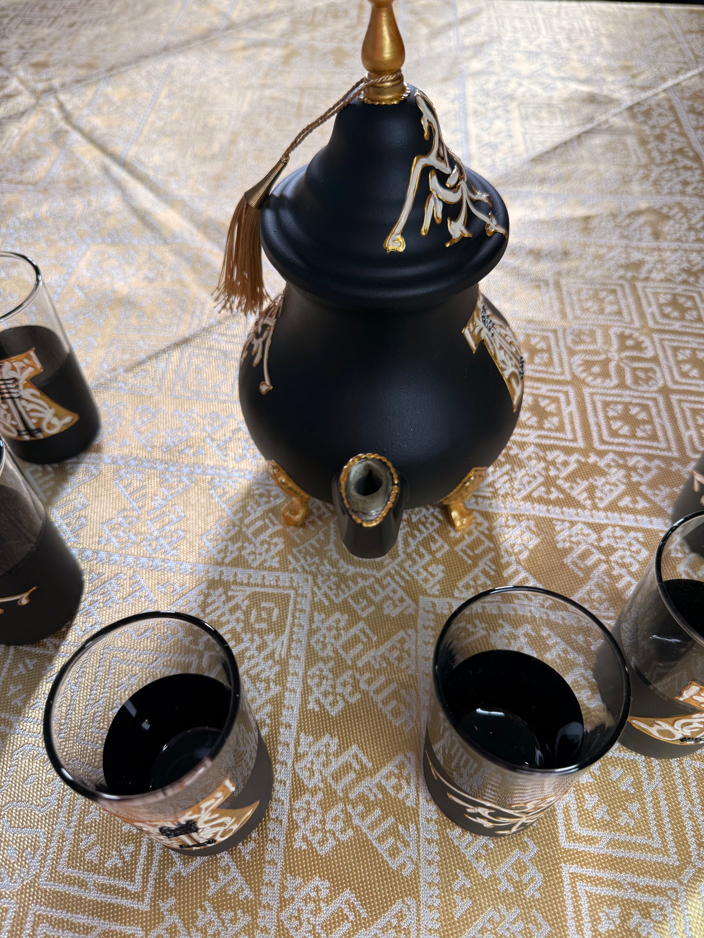 Tea cups (6) and Tea kettle